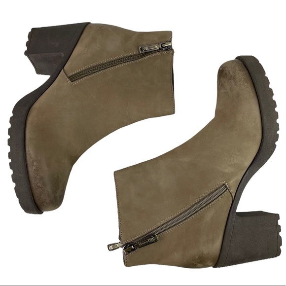 Blondo Waterproof Distressed Dual Side Zipper Genuine Leather Heeled Booties Tan - Picture 2 of 16